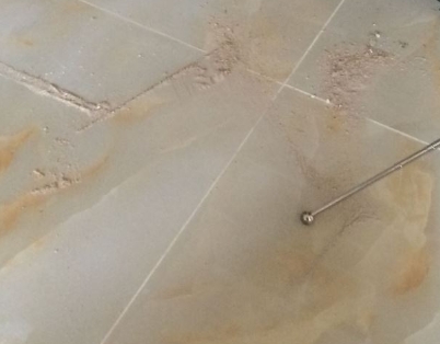达尔罕茂明瓷砖空鼓维修公司分享粘合剂选择不当在瓷砖铺贴过程中可能导致以下问题