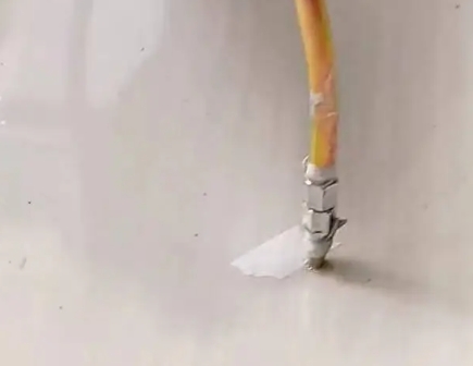 达尔罕茂明瓷砖空鼓维修公司专业解答在瓷砖铺贴过程中，如果使用的砂料过粗（如全部使用了粗砂），可能会导致以下问题
